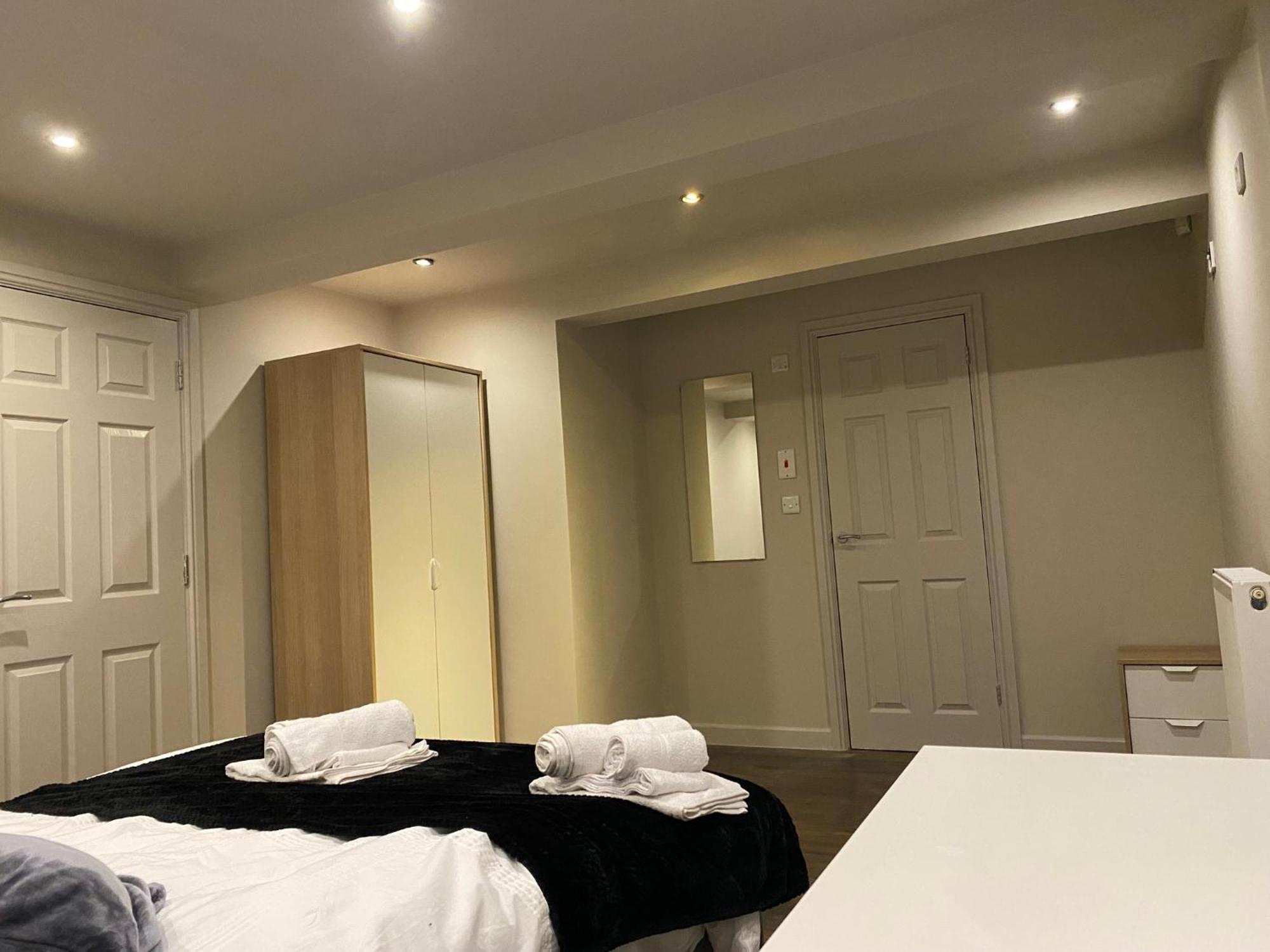 Stunning King Suite Apartment In The Heart Of Leeds City Center エクステリア 写真